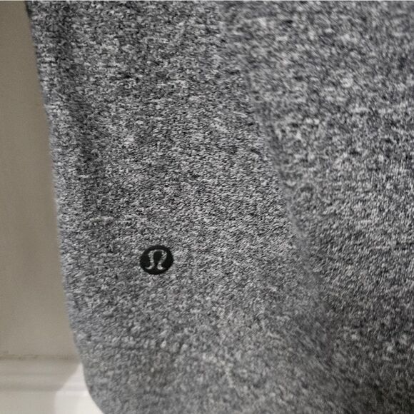 Lululemon dark gray hooded sweatshirt size 6 excellent condition - Picture 4 of 5